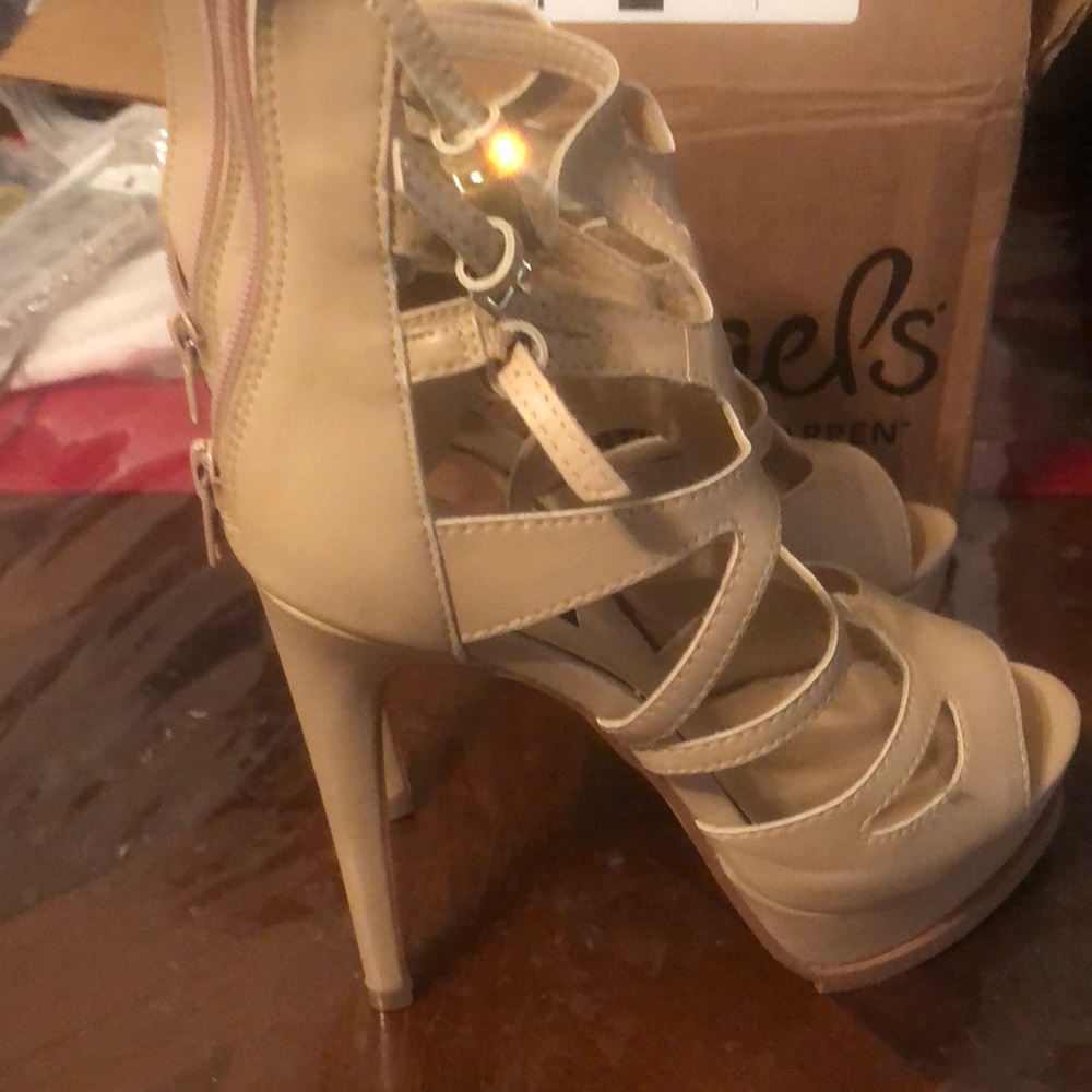 Heel sandal